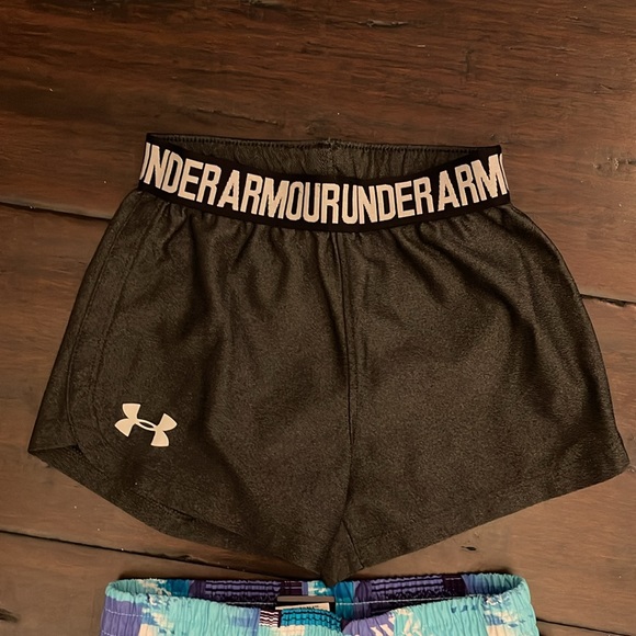 Under armor, little girl, size 4 athletic shorts - Picture 3 of 3